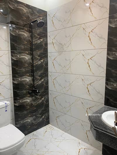 7 Marla Double Story House for sale in Iqbal Town, Lahore   Property Details: - 4spacious bedrooms  - 1 elegant TV lounges  - 1modern kitchens  - car garage - Tile flooring throughout  - Prime location: near Near Market Near Park and Near Mosque      Contact Gilani Estates & Builders, your trusted real estate partner, located in Allama Iqbal Town, Lahore, to schedule a visit and make this property yours!