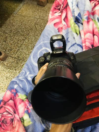 Canon camera 700d DSLR sath lens 70-300 ka hai