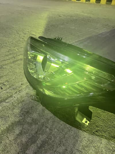 MG HS front headlight