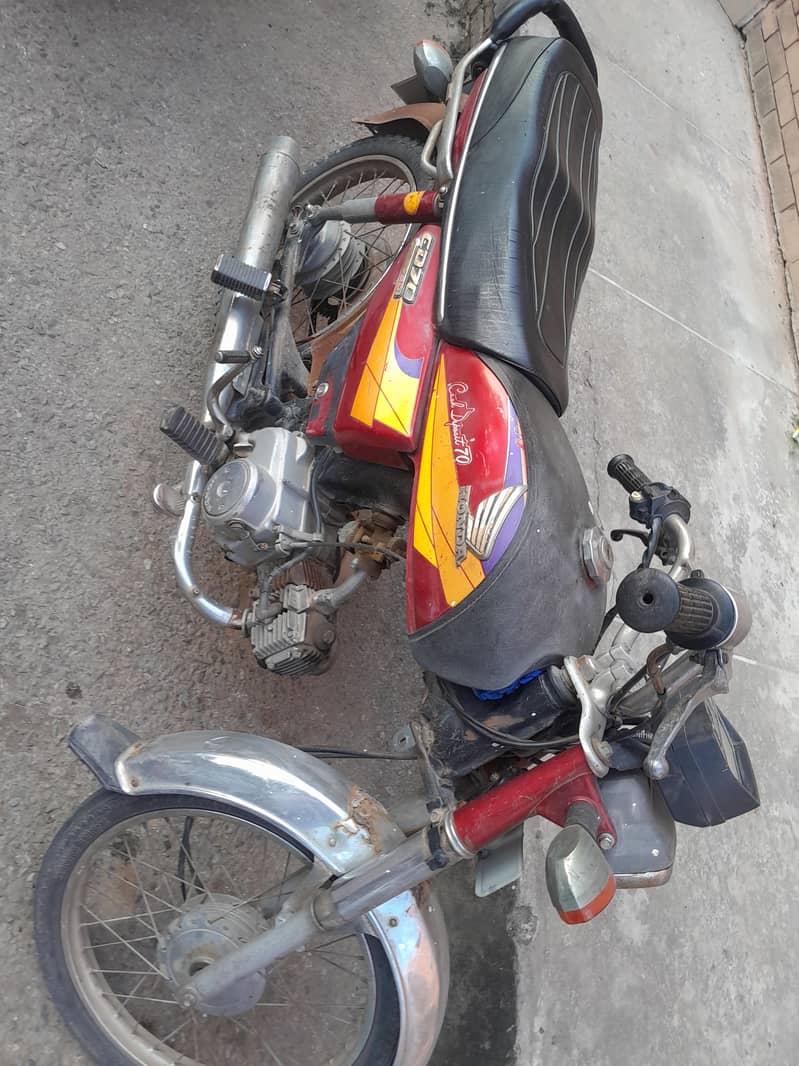 CD70 2005 Model engine wise good. 2