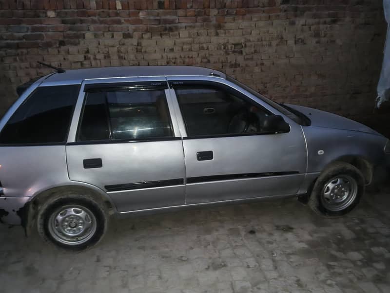 کلٹس 2004 ماڈل ہے گاڑی میں کوئی کام نہیں  انجن مکنکل اوکے ہے 1