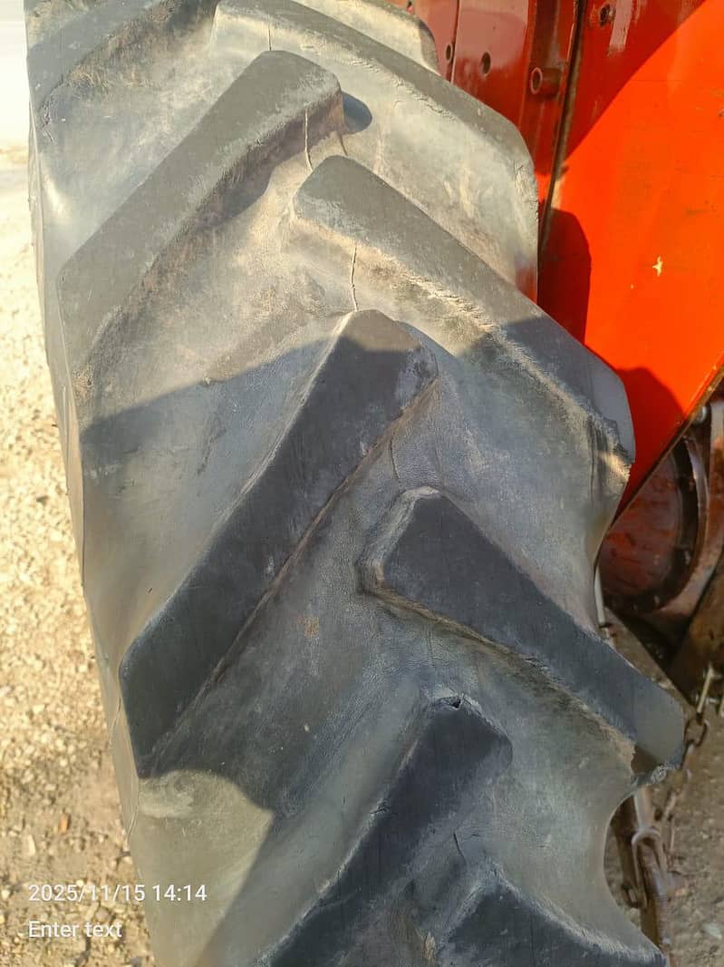 ٹریکٹر ساتھ میں ٹینکر بھی برائے فروخت 10