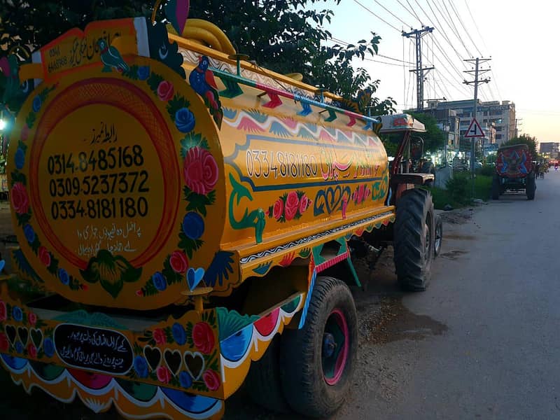 ٹریکٹر ساتھ میں ٹینکر بھی برائے فروخت 12