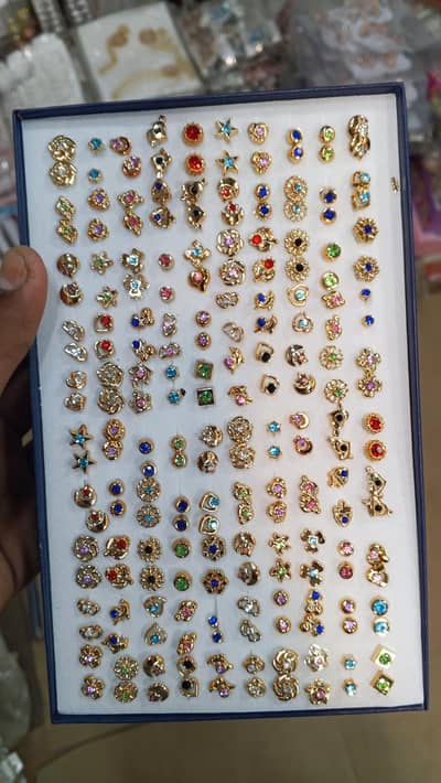 pack of 100 stud tops