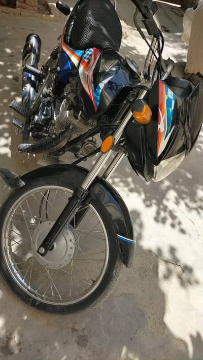 I am selling my Honda 125 dream  which is almost genion