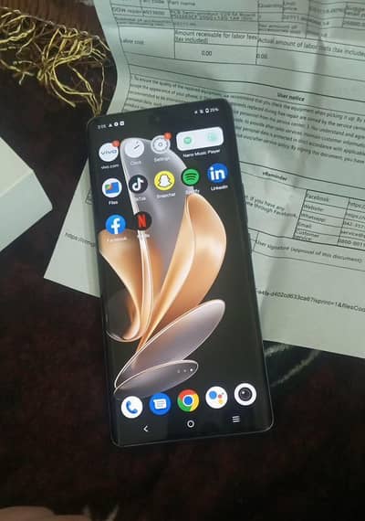 v29 5 g 8  256 doba available