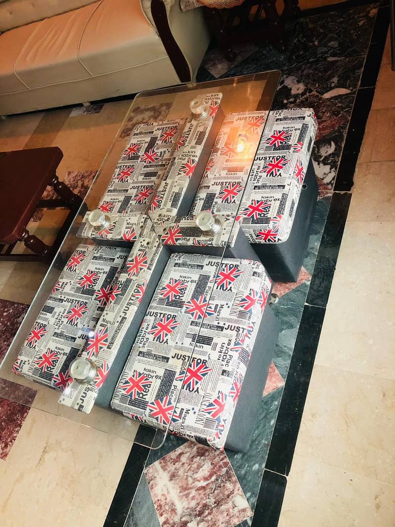 small dining table with 4 sitting stools 1