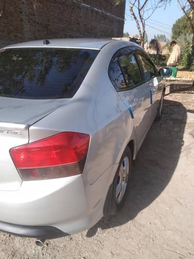 Honda City GM 9 model silver color for sale