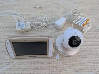 Motorola CCTV Monitoring Camera with Display and Charger