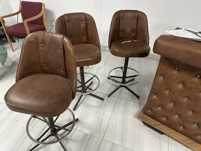 Reception desk and stools (03)