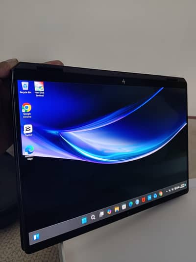 HP Spectre x360 14-eu0097nr (2-in-1 Laptop)