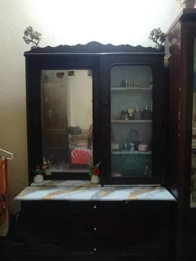 drasing table and devider pure lakri