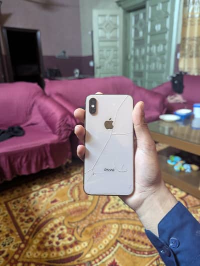 Xs factory unlock 64 gb   Golden colour