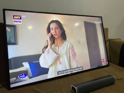 Ecostar 50 inch tv with soundbar and chromecast