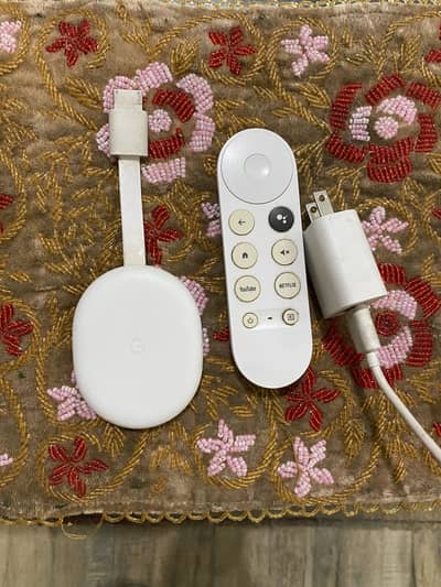 Google Chromecast 4 with box