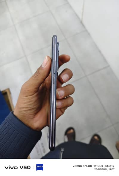 vivo v50 5g 12/512 7 month warranty  box charge 03091164587