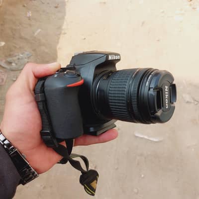 Nikon D5600 DSLR 10/10 Condition Barely Used with Original Box