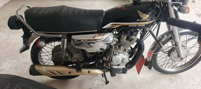 gadi total genuine ha koi maasla nai ha all ok ha 24/25 03186069084