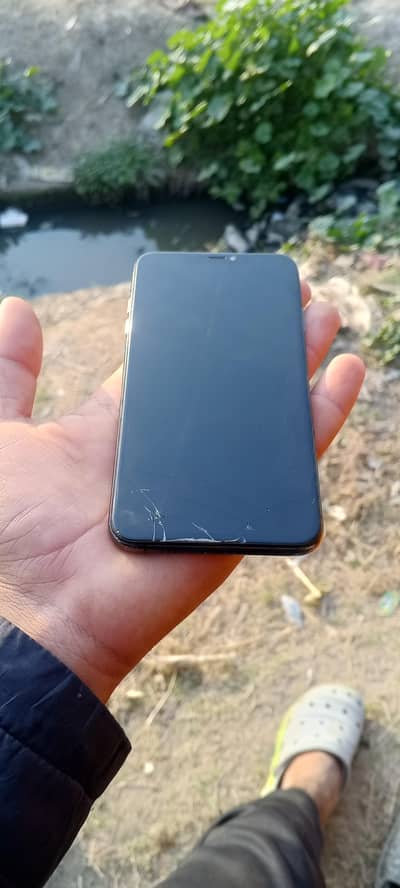 I phone xs max (64) gb