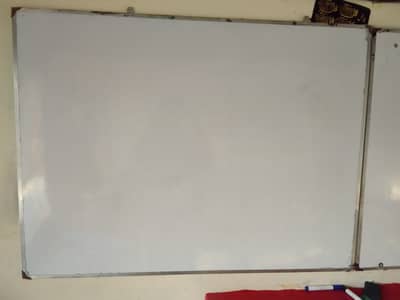 White Board 5 x 4- Excellent Condition