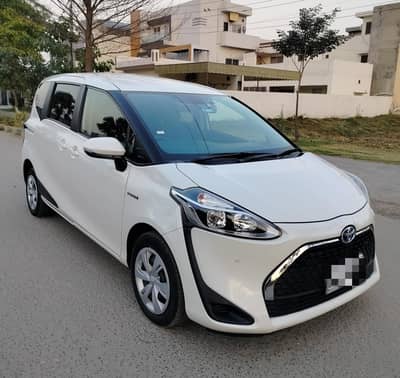 Toyota Sienta Model G Hybrid
