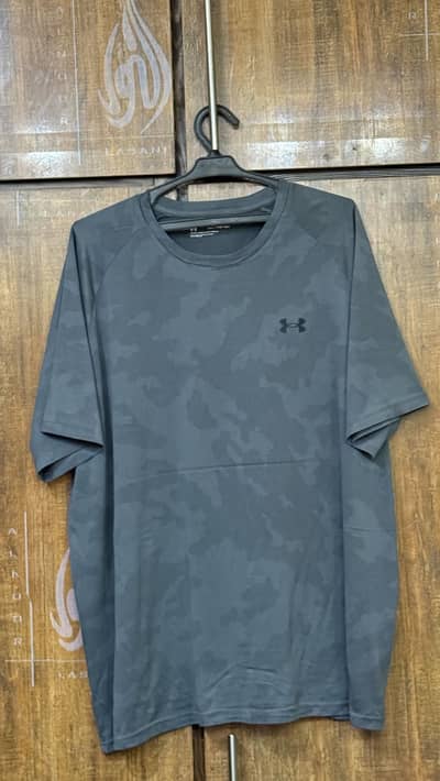 Under Armour 2XL size t shirts