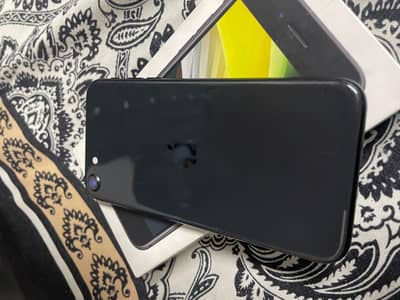 Iphone se 2020 with box and 3 case
