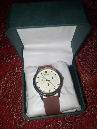 It is very good watch ⌚ looking very beautiful 