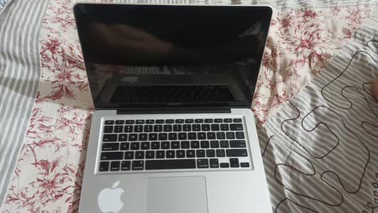 Macbook pro 2009 model 4/150 with orignal charger