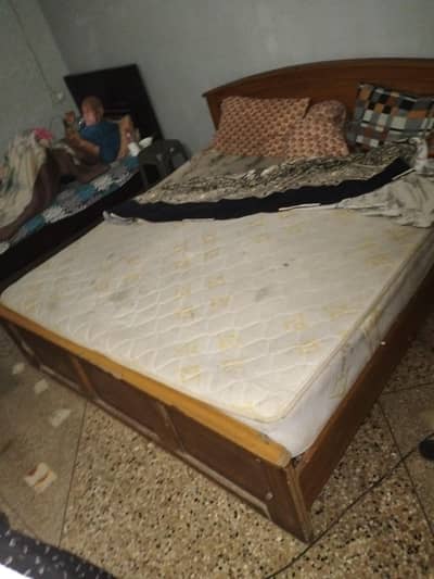 Queen bed With Spring Mattress
