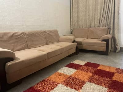 7 Seater Sofa Set Condition 9/10 Urgent Sale Dem