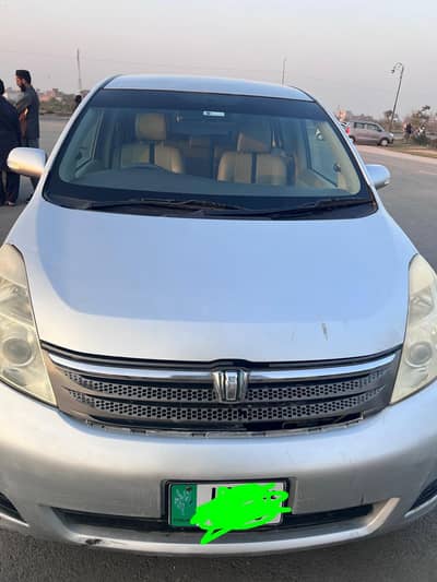 new car modal 2006/12 Toyota Isis urgent sale only call me o3l7668l7oo