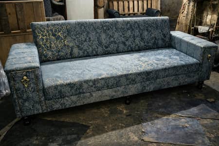 SOFA CUMBED IN FAMOUS DESIGN