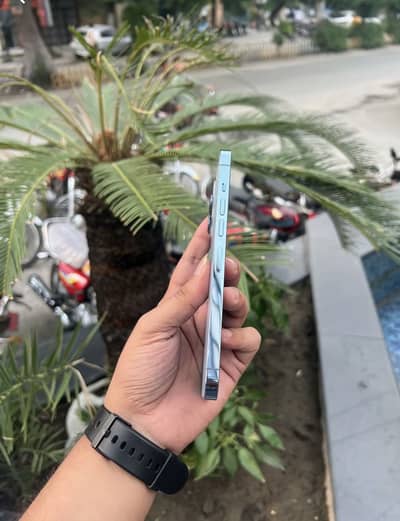 iPhone 13 Pro Max jv 128 GB Battery health 94. Water pack