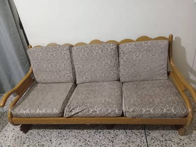 Elegant 5 Seater Sofa Set –  Excellent Condition