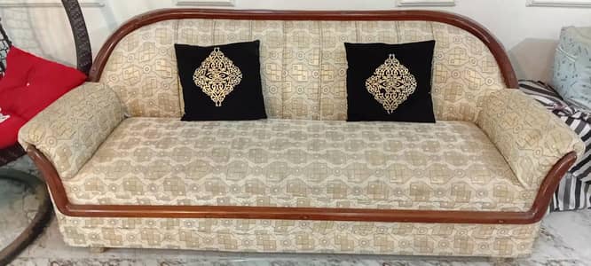 URGENT SALE!!! full sofa set 7 seater