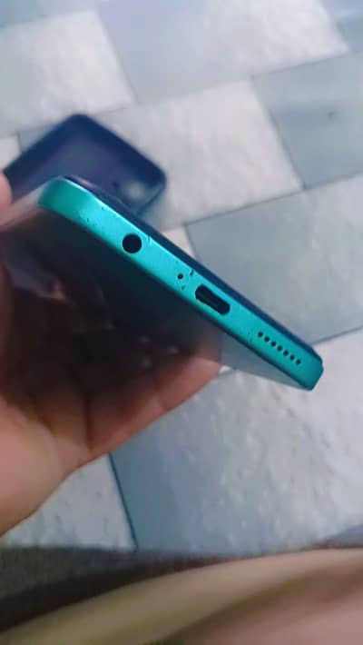 majbori m sell kr rhi hon mobile bilkul ok hai only finger working m n