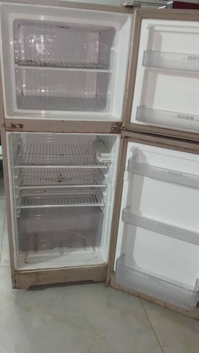 Dowlance Medium size Fridge urgent 4 Salel
