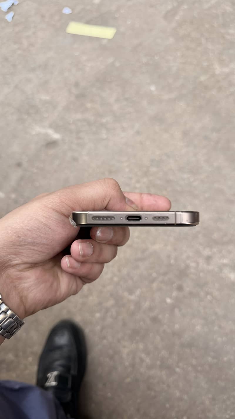 iPhone 16 pro max. 3