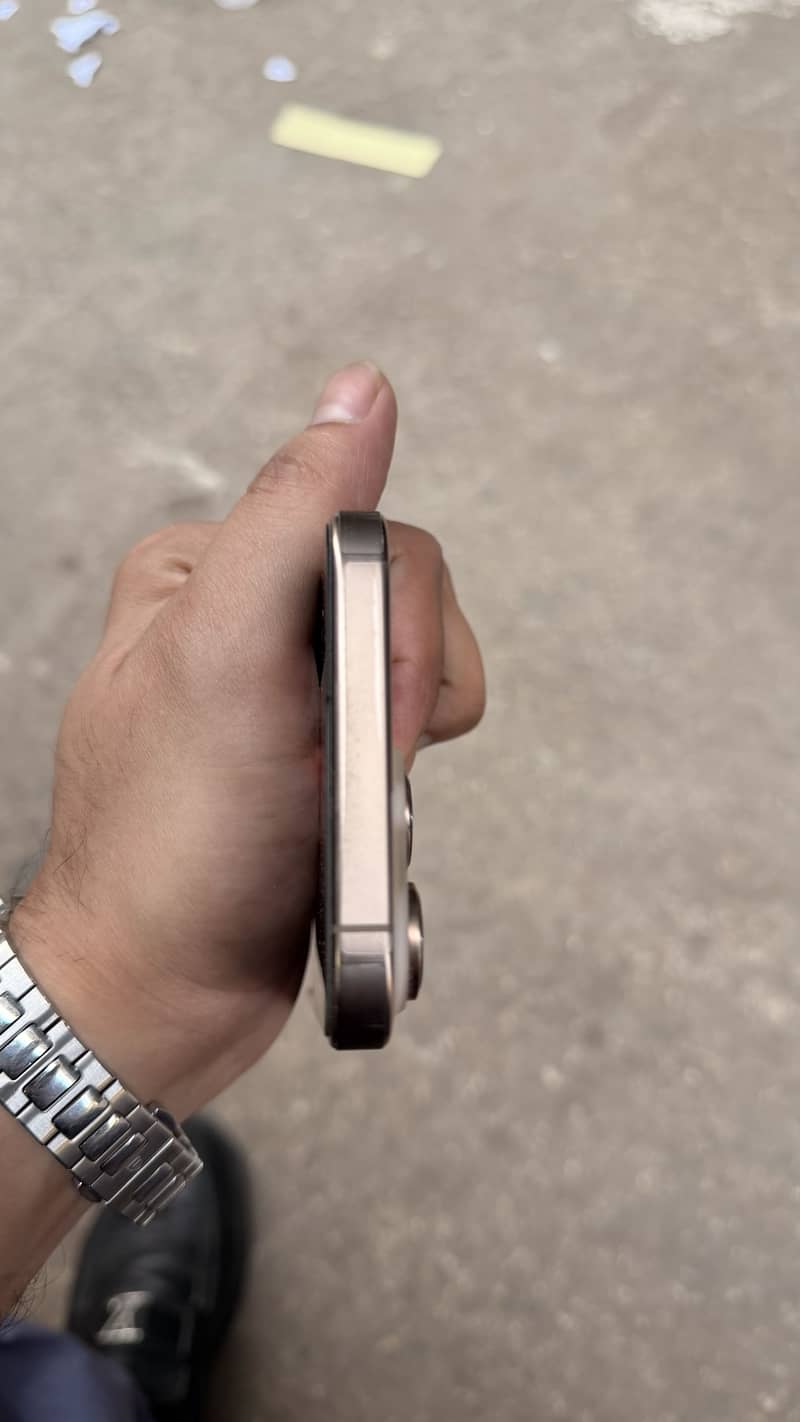 iPhone 16 pro max. 1