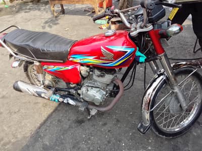HONDA CG 125 GOOD CONDITION WHATSAPP 03030718015
