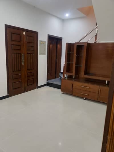 A BEAUTIFUL 5 MRLA HOUSE FOR RENT