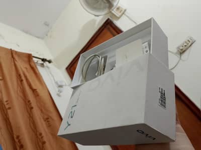 vivo y21 series complete box accessories ladies hand used