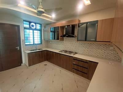 4 BEDROOM LUXURY , BRAND NEW APARTMENT FOR SALE IN ASKARI 10