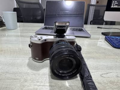 Samsung NX300 mirrorless camera dslr with touch display