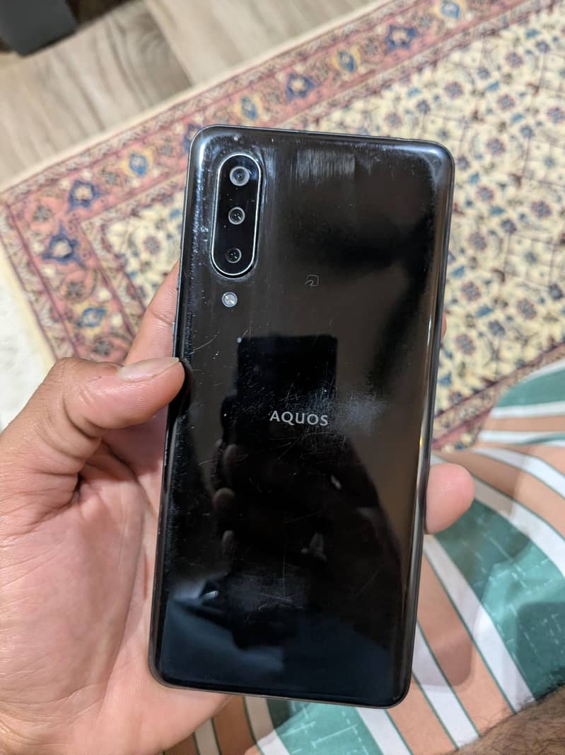Sharp Aquos zero5g basic 3
