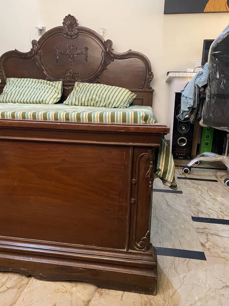 Bed Dressing two side tables 3