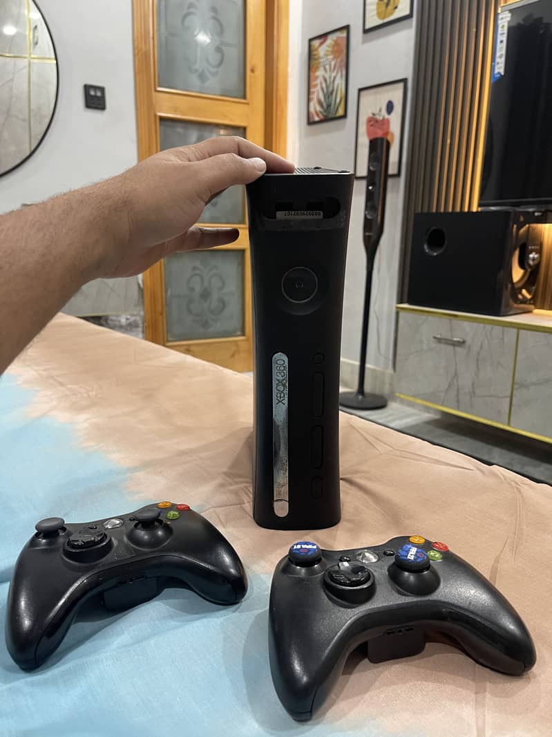 Xbox 360 with 2 wireless controller 3