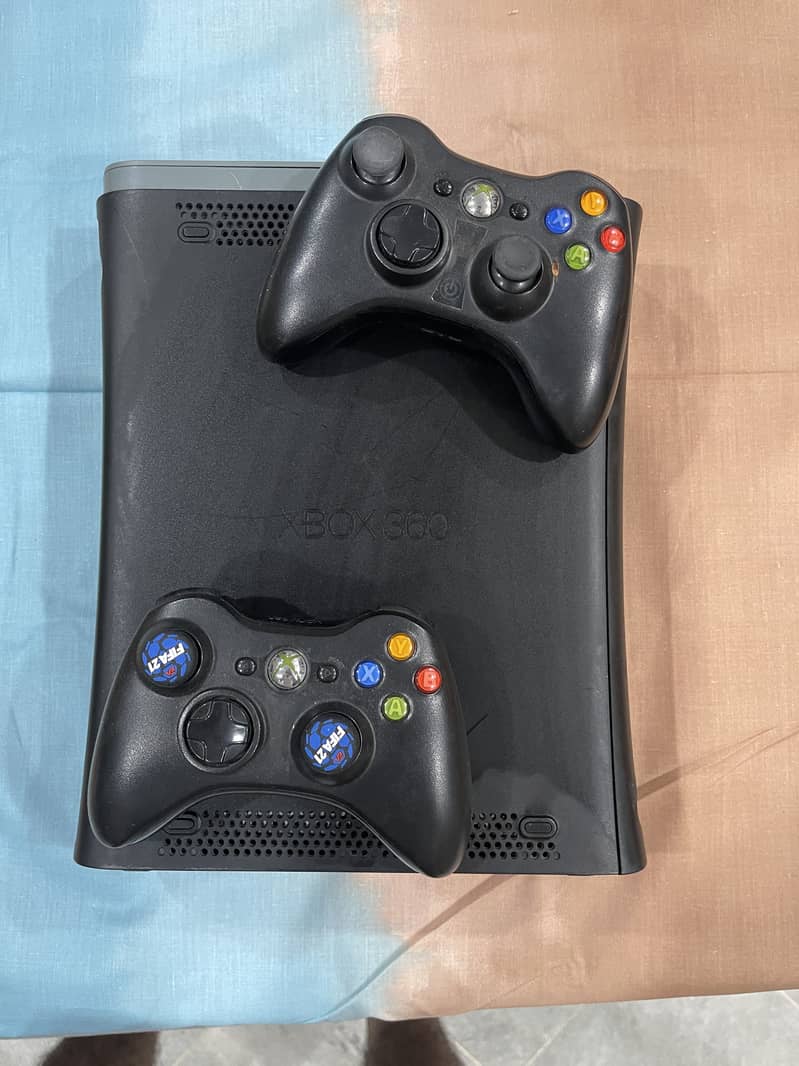Xbox 360 with 2 wireless controller 4