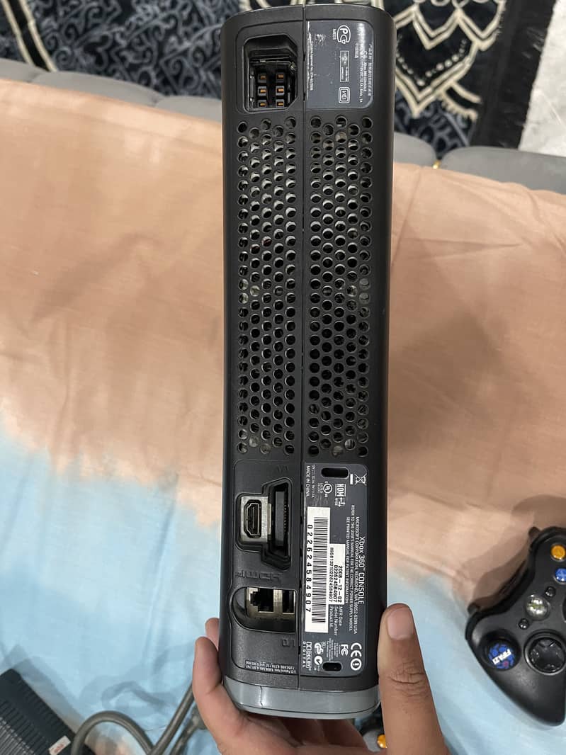 Xbox 360 with 2 wireless controller 5